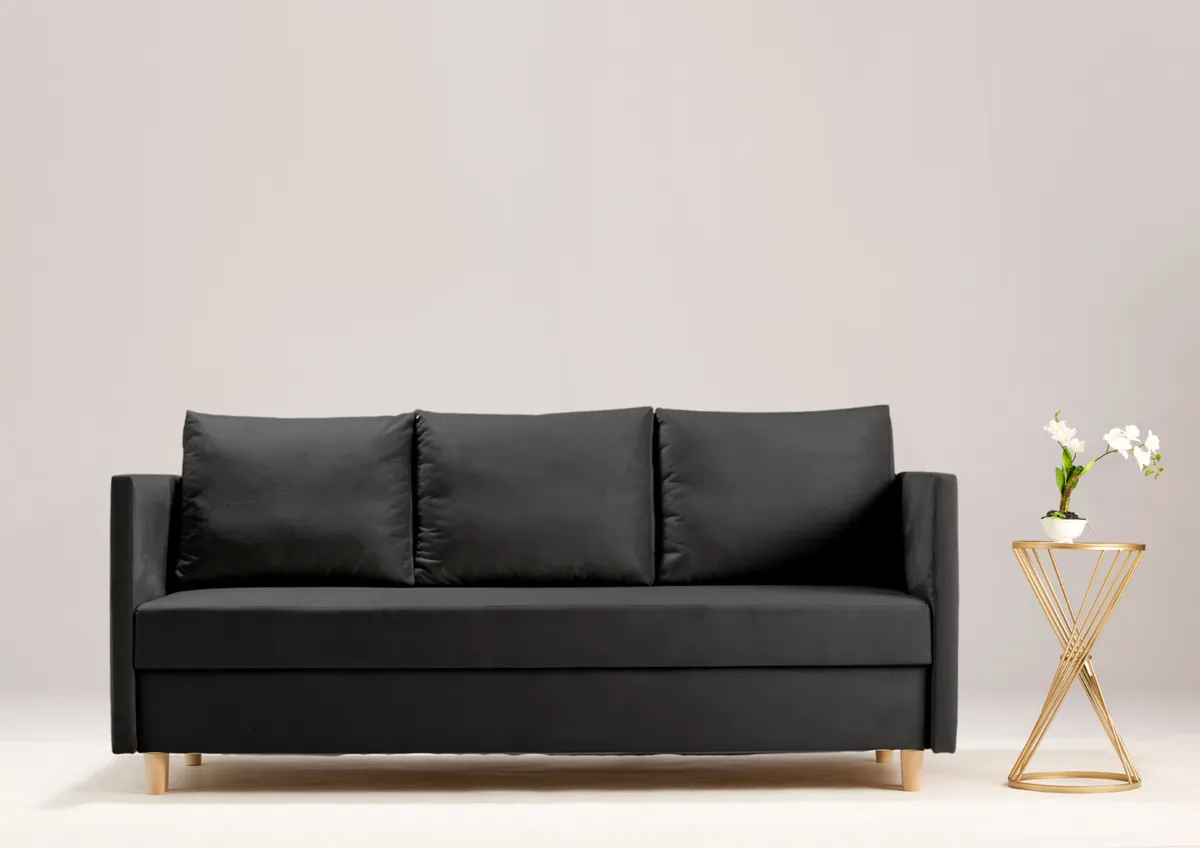Sofa czarna LIMA trzyosobowa z funkcją spania 215 cm: Czarna sofa LIMA na drewnianych nogach