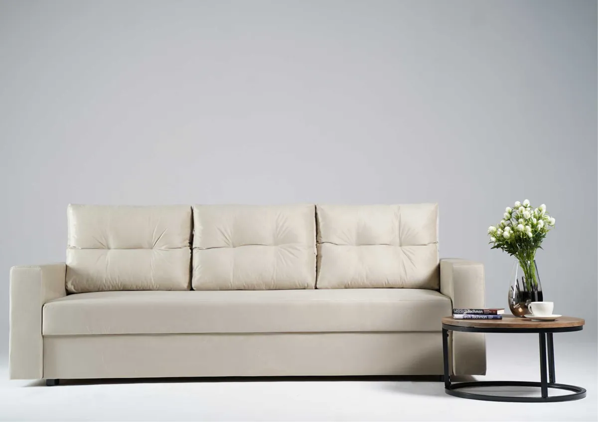 Sofa beżowa BORA trzyosobowa z funkcją spania 215 cm: Beżowa sofa BORA do małego wnętrza