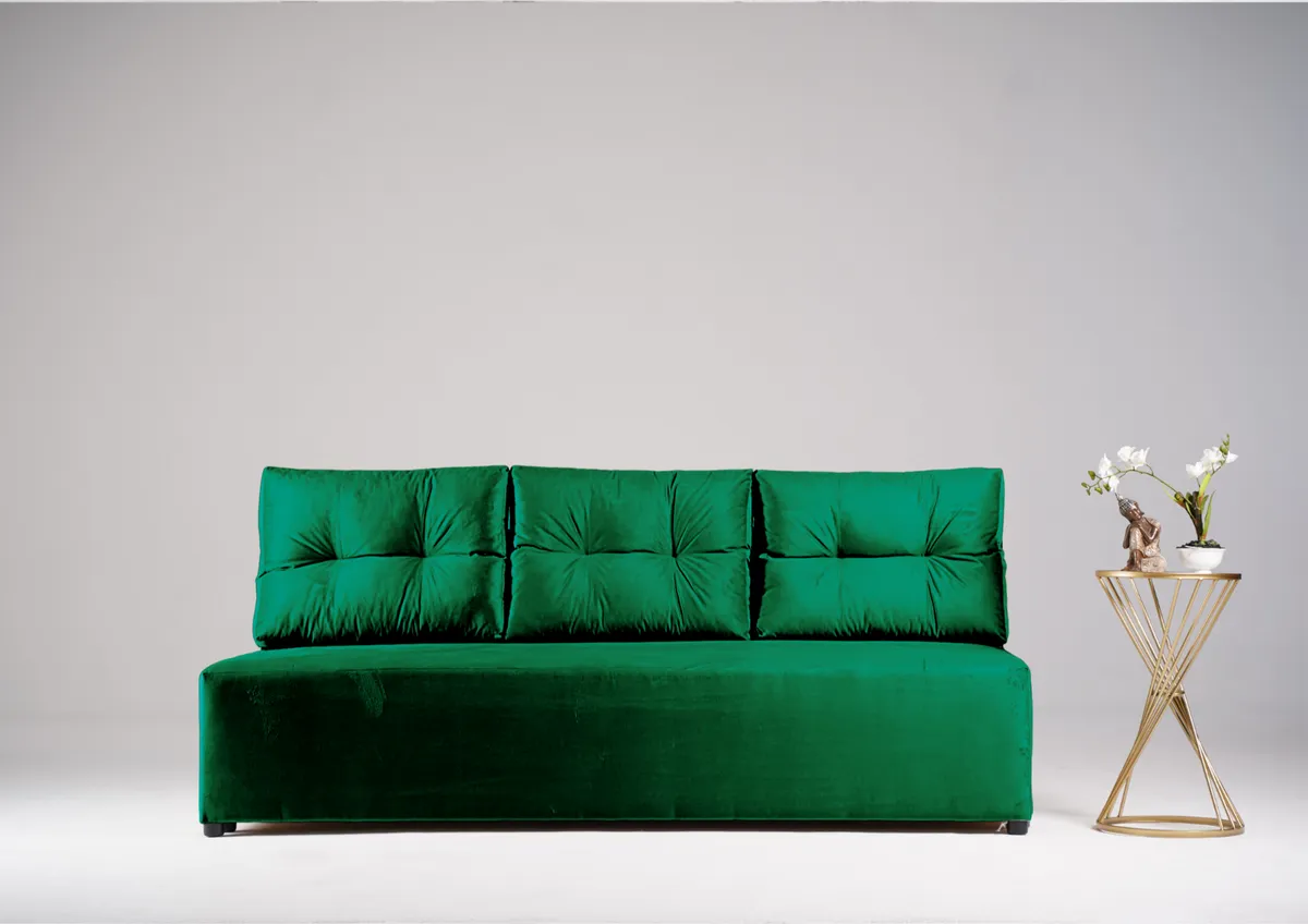 Sofa zielona PONO trzyosobowa z funkcją spania 190 cm: Zielona sofa PONO z pikowanymi poduszkami