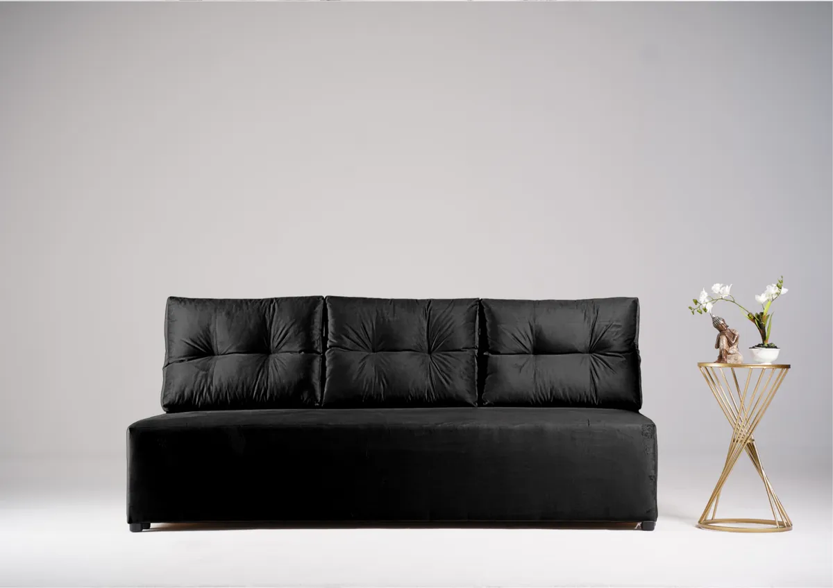 Sofa czarna PONO trzyosobowa z funkcją spania 190 cm: Czarna sofa PONO z pikowanymi poduszkami