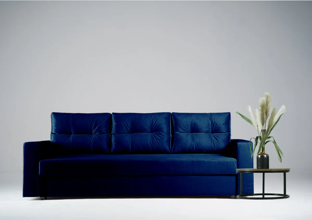 Sofa granatowa BORA trzyosobowa z funkcją spania 215 cm: Granatowa sofa BORA do małego wnętrza