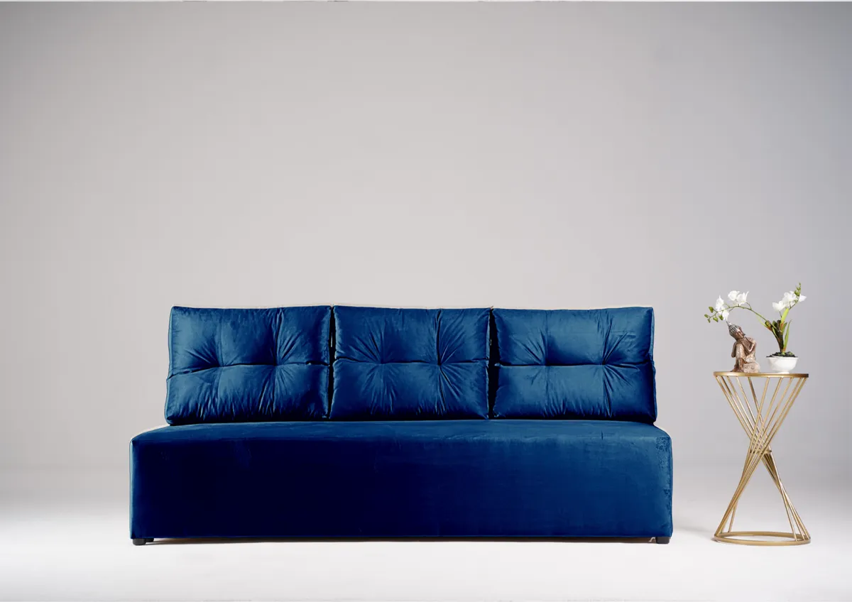 Sofa granatowa PONO trzyosobowa z funkcją spania 190 cm: Granatowa sofa PONO z pikowanymi poduszkami