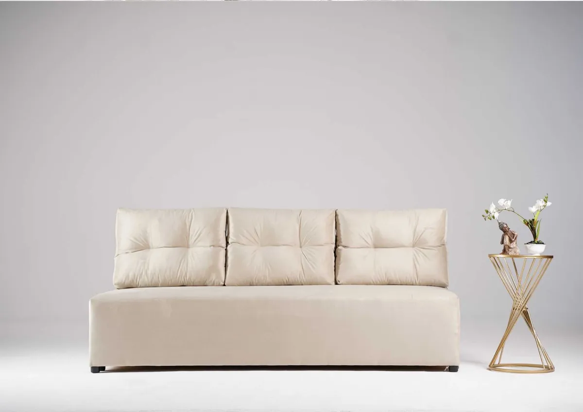Sofa beżowa PONO trzyosobowa z funkcją spania 190 cm: Beżowa sofa PONO z pikowanymi poduszkami