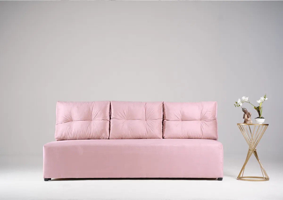 Sofa różowa PONO trzyosobowa z funkcją spania 190 cm: Różowa sofa PONO z pikowanymi poduszkami